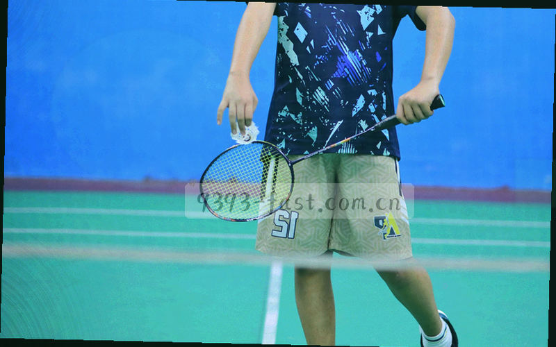 霓虹青绿高亮的 8 月更新条目索引视觉